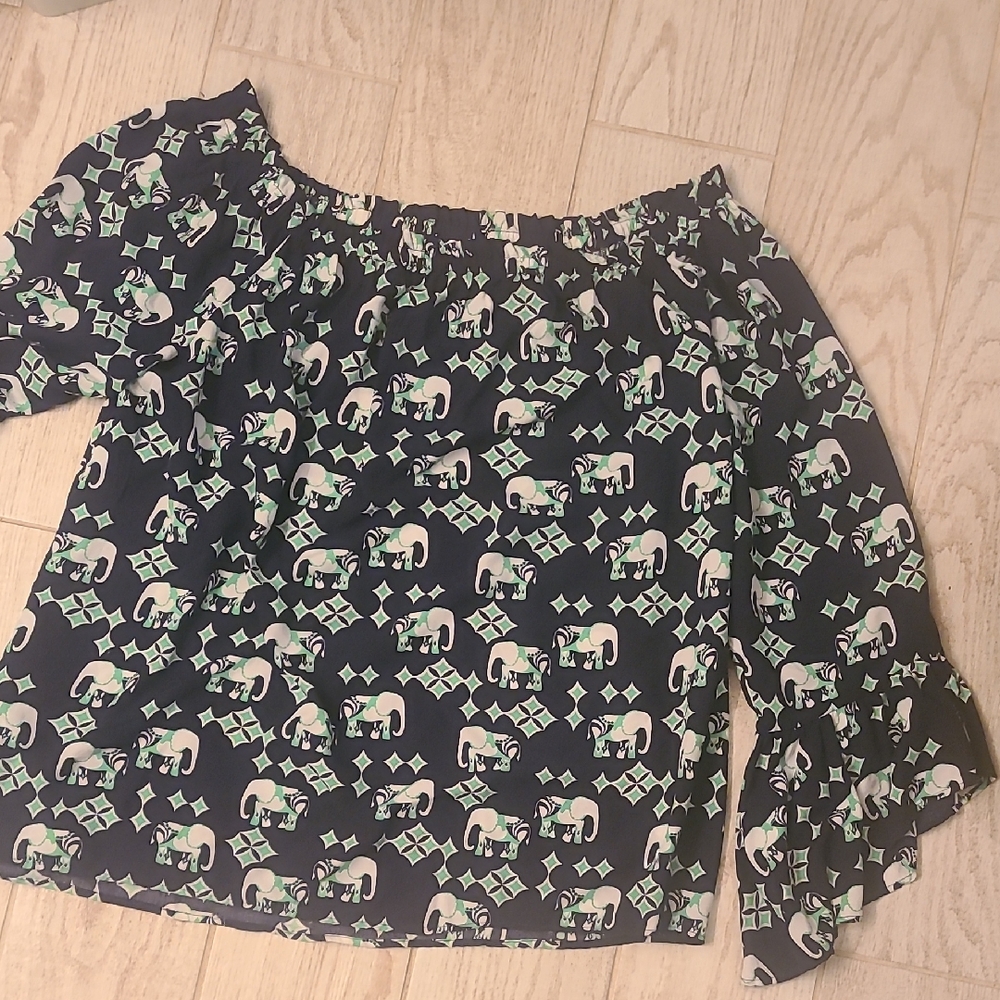 Crown & Ivy Navy and Green Elephant Patterned Blouse In A Size XL In EUC!